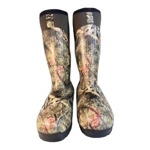 Men’s work all-Weather Boots extra Thick Outer sole Waterproof size 8.